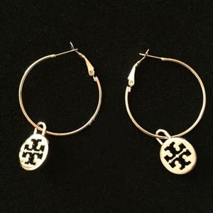 ✅🆕 TORY BURCH CHARMS w/ GOLD HOOP EARRINGS